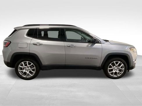 Used 2022 Jeep Compass Latitude w/ Sun and Sound Group image 2
