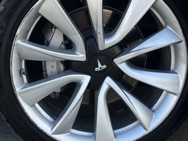 Used 2020 Tesla Model 3 Long Range AWD/4WD image 9