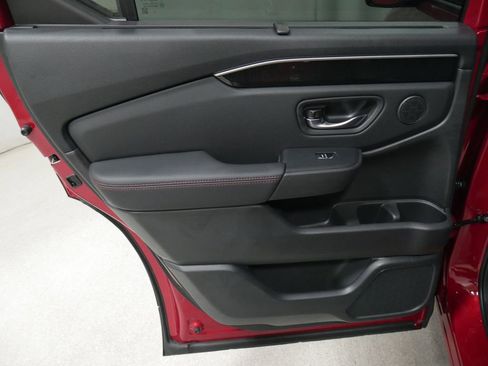 New 2025 Honda Pilot Black Edition image 20