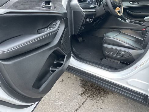 Used 2025 Jeep Grand Cherokee Limited w/ Black Appearance Package image 14