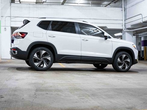 New 2025 Volkswagen Taos SE image 7