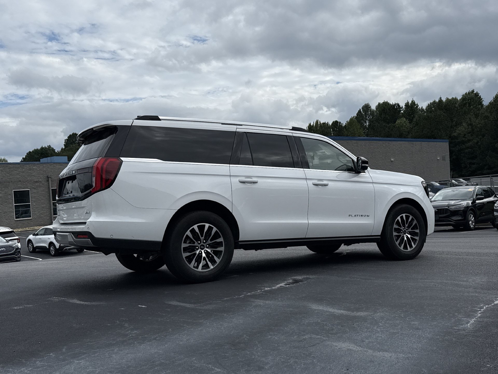 Used 2025 Ford Expedition Max Platinum AWD/4WD image 27