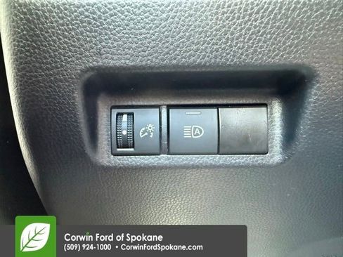 Used 2021 Toyota RAV4 XLE AWD/4WD image 25