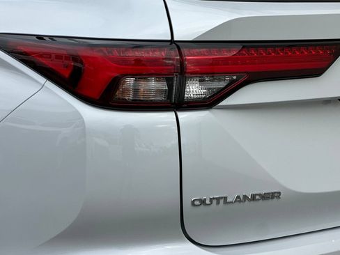 Used 2023 Mitsubishi Outlander 4WD Plug-In Hybrid image 39