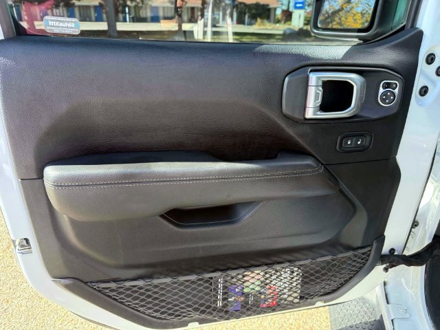 Used 2019 Jeep Wrangler Unlimited Sahara w/ Uconnect 4C Nav & Sound Group AWD/4WD image 16