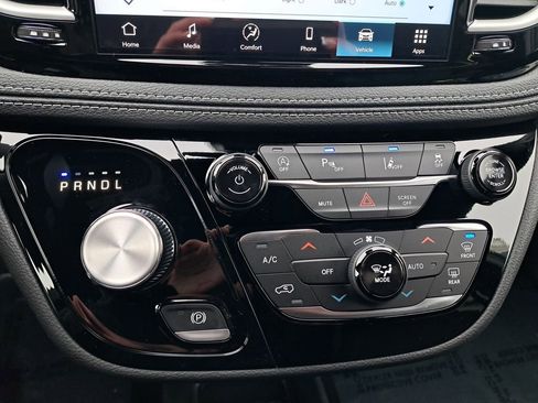New 2026 Chrysler Pacifica Select image 22