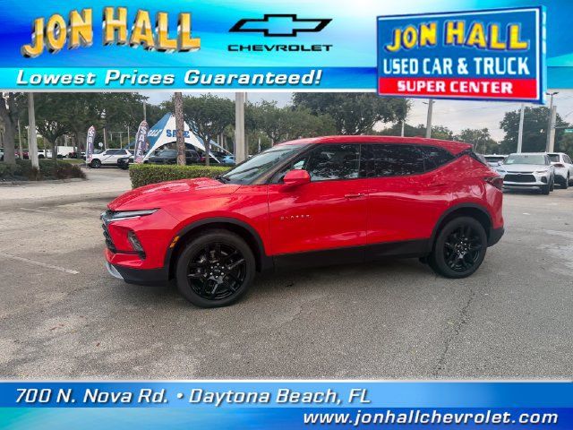 Used 2023 Chevrolet Blazer LT FWD image 3