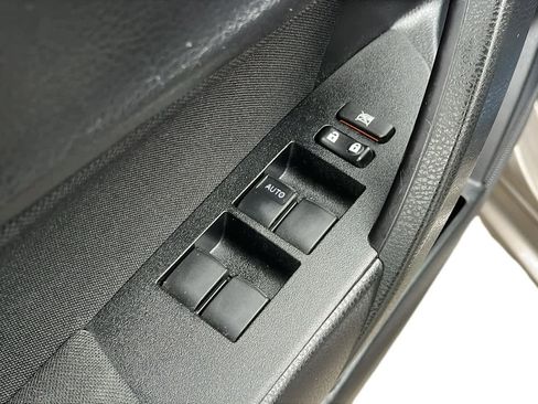 Used 2018 Toyota Corolla LE image 21