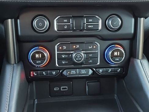 Used 2024 Chevrolet Tahoe High Country w/ Premium Package 2 image 18