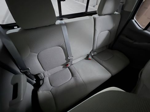 Used 2018 Nissan Frontier SV image 33