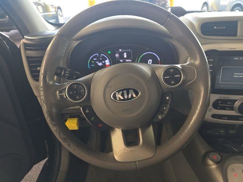 Used 2016 Kia Soul EV + w/ Sun & Fun Package image 16