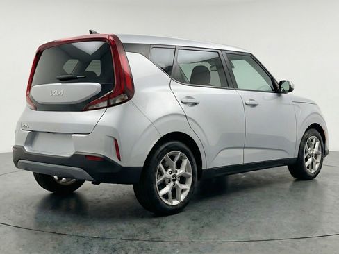 Used 2025 Kia Soul LX w/ LX Technology Package FWD image 9