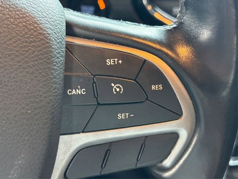 Used 2021 Jeep Grand Cherokee Laredo X image 33