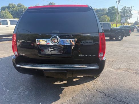 Used 2011 Cadillac Escalade AWD image 19