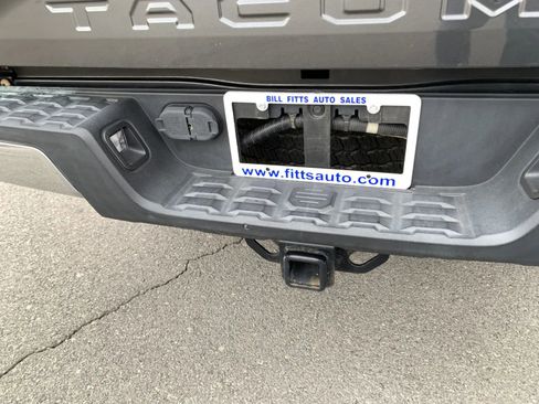 Used 2017 Toyota Tacoma 4x4 Double Cab image 32