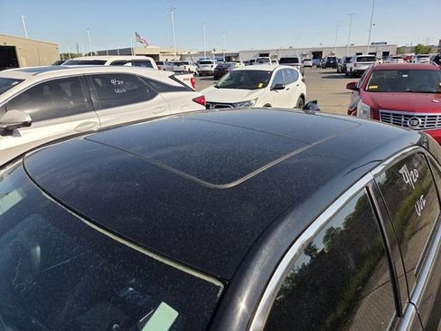 Used 2017 Chrysler 300 Limited image 4