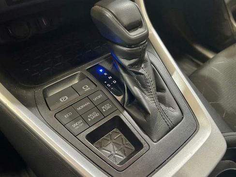 Used 2021 Toyota RAV4 XLE w/ Convenience Package AWD/4WD image 29