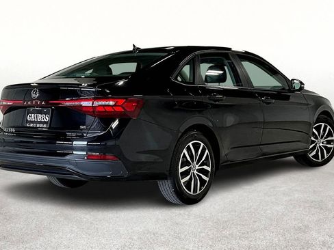 Used 2025 Volkswagen Jetta SE image 2
