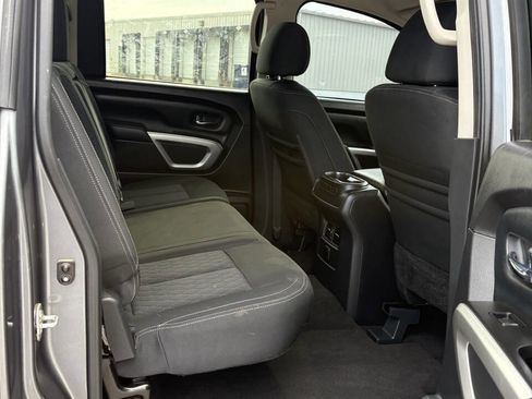 Used 2018 Nissan Titan SV w/ SV Convenience Package image 8