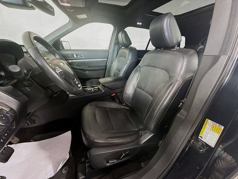 Used 2018 Ford Explorer XLT w/ Equipment Group 202A AWD/4WD image 27
