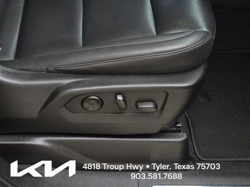 Used 2023 Chevrolet Tahoe Z71 w/ Luxury Package AWD/4WD image 12