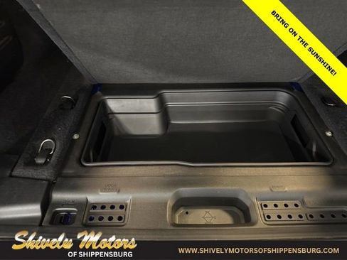 Used 2018 Jeep Wrangler Unlimited Sahara w/ LED Lighting Group AWD/4WD image 31