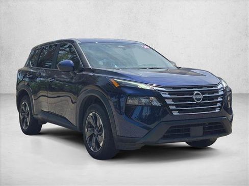 Used 2025 Nissan Rogue SV AWD/4WD image 3