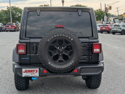 Used 2023 Jeep Wrangler Unlimited w/ Cold Weather Group AWD/4WD image 7