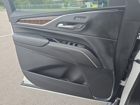 Certified 2023 Cadillac Escalade ESV Sport Platinum image 28