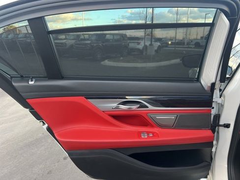 Used 2018 BMW 750i xDrive image 17