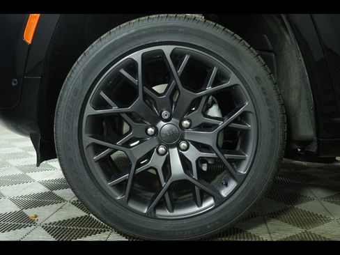 New 2026 Jeep Grand Cherokee Summit image 17