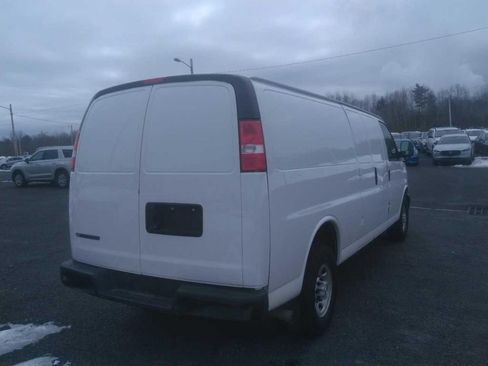 Used 2022 Chevrolet Express 3500 Extended w/ Driver Convenience Package image 2