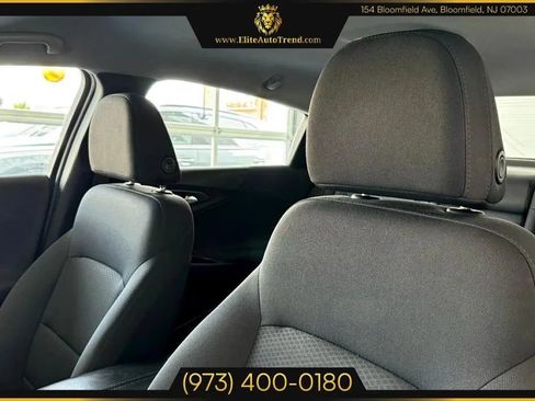 Used 2017 Chevrolet Malibu LT image 10