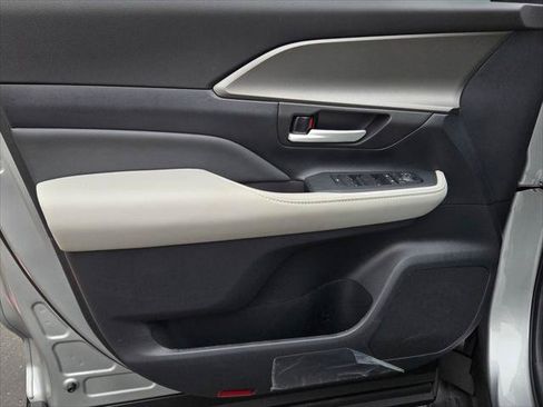 Certified 2026 Toyota Grand Highlander FWD image 9