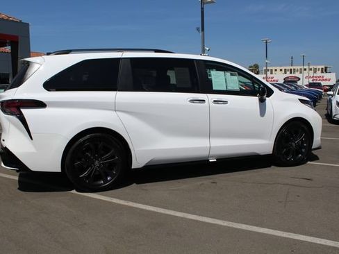 Certified 2026 Toyota Sienna XSE FWD image 18