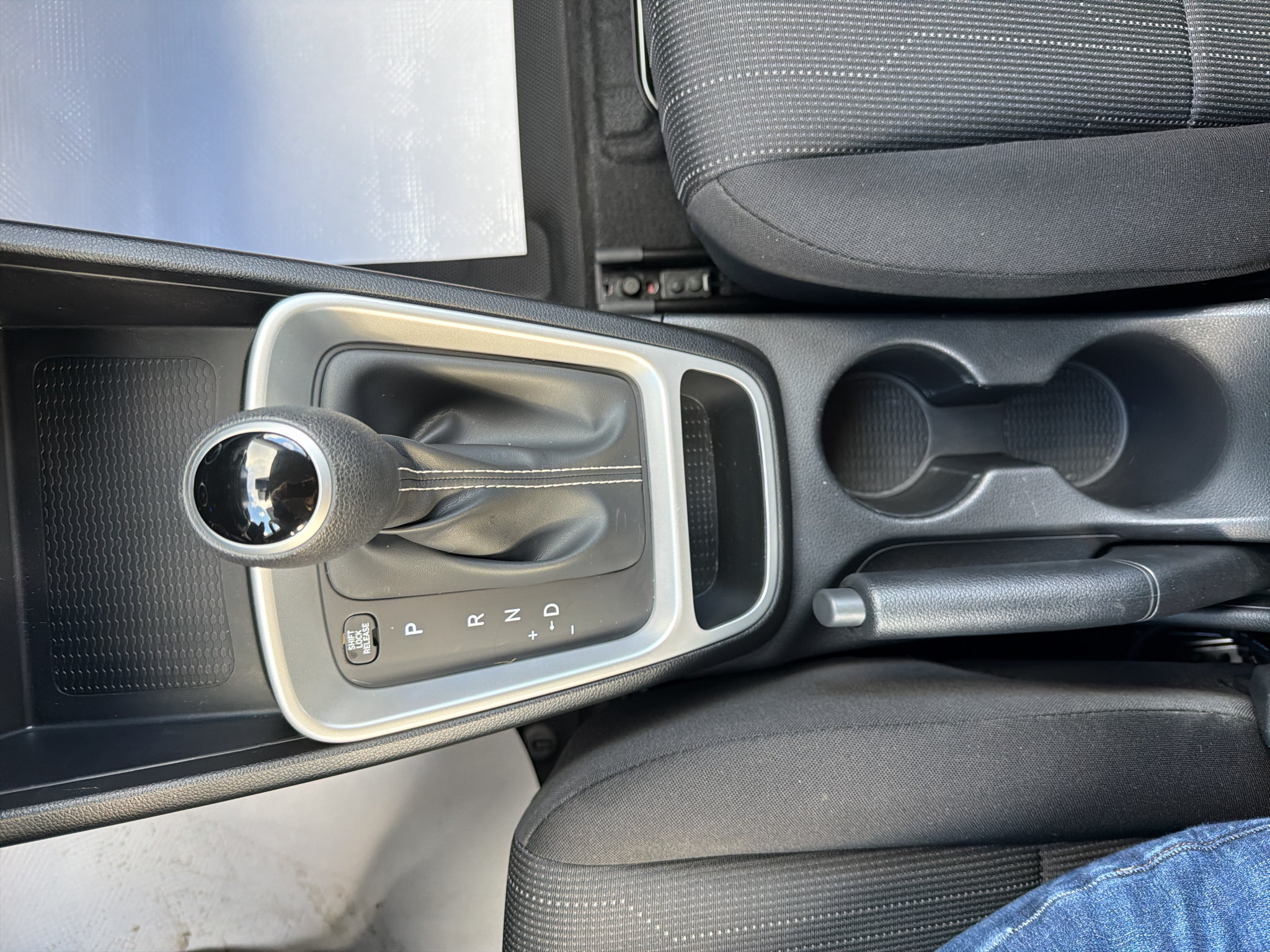 Certified 2025 Hyundai Venue SE FWD image 19
