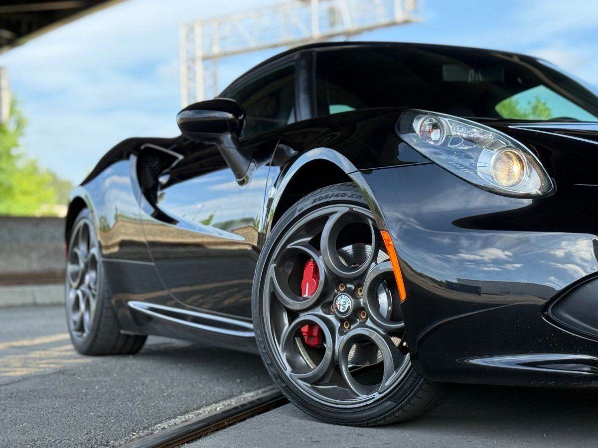 Used 2018 Alfa Romeo 4C Coupe w/ Convenience Group - Coupe RWD image 3