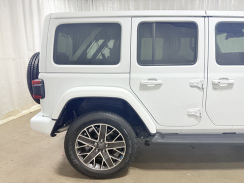 Used 2022 Jeep Wrangler Unlimited Sahara image 10