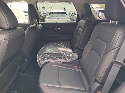 New 2025 Nissan Pathfinder SL w/ SL Premium Package image 26