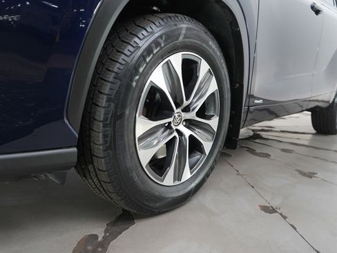 Used 2022 Toyota Highlander XLE image 24