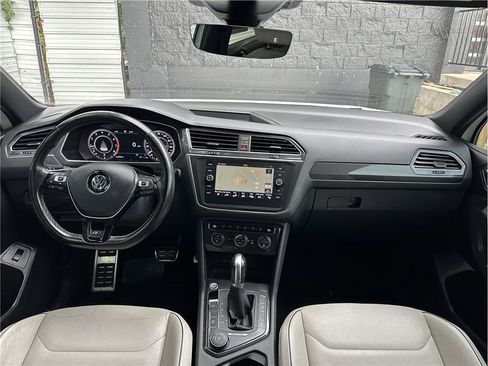 Used 2018 Volkswagen Tiguan SEL Premium w/ R-Line Package AWD/4WD image 19
