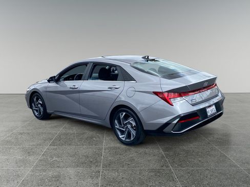 Used 2025 Hyundai Elantra SEL FWD image 3