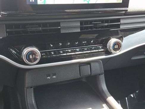 Used 2024 Honda Prologue EX image 17