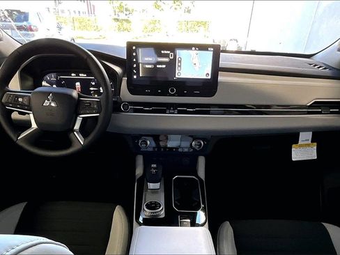New 2026 Mitsubishi Outlander SE image 5