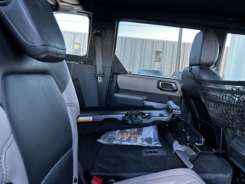 Used 2022 Ford Bronco Wildtrak image 12