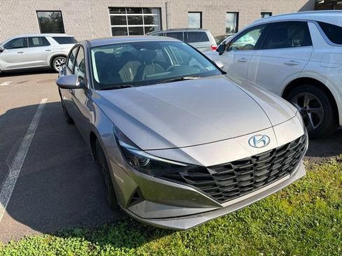 Used 2023 Hyundai Elantra SEL w/ Cargo Package FWD image 11