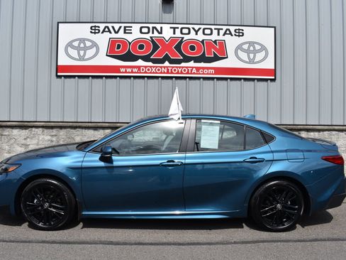 Certified 2025 Toyota Camry SE w/ Convenience Package AWD/4WD image 4