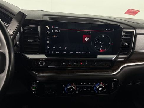 Used 2023 GMC Sierra 1500 SLE image 18