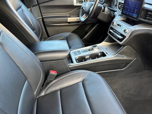 Certified 2022 Ford Explorer XLT w/ Equipment Group 202A image 17