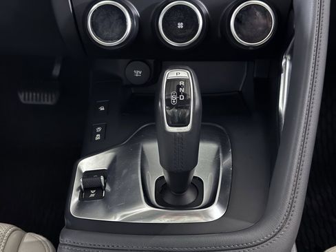 Used 2020 Jaguar E-PACE SE image 39